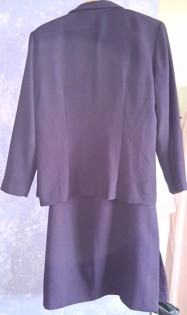 Dino Purple Skirt Suit - Size 17/18 image indicator(4)