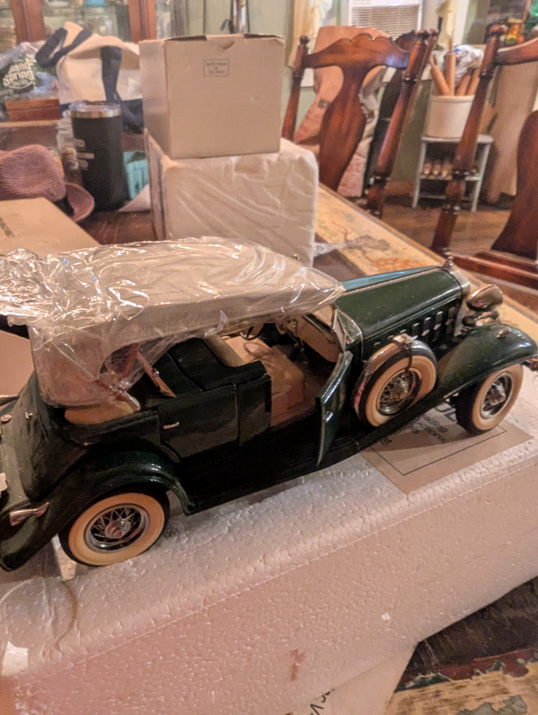 Vintage 1934 Duesenberg Diecast Model Car - photo 4