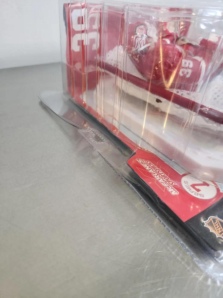 McFarlane Dominik Hasek NHL Figurine image indicator(2)