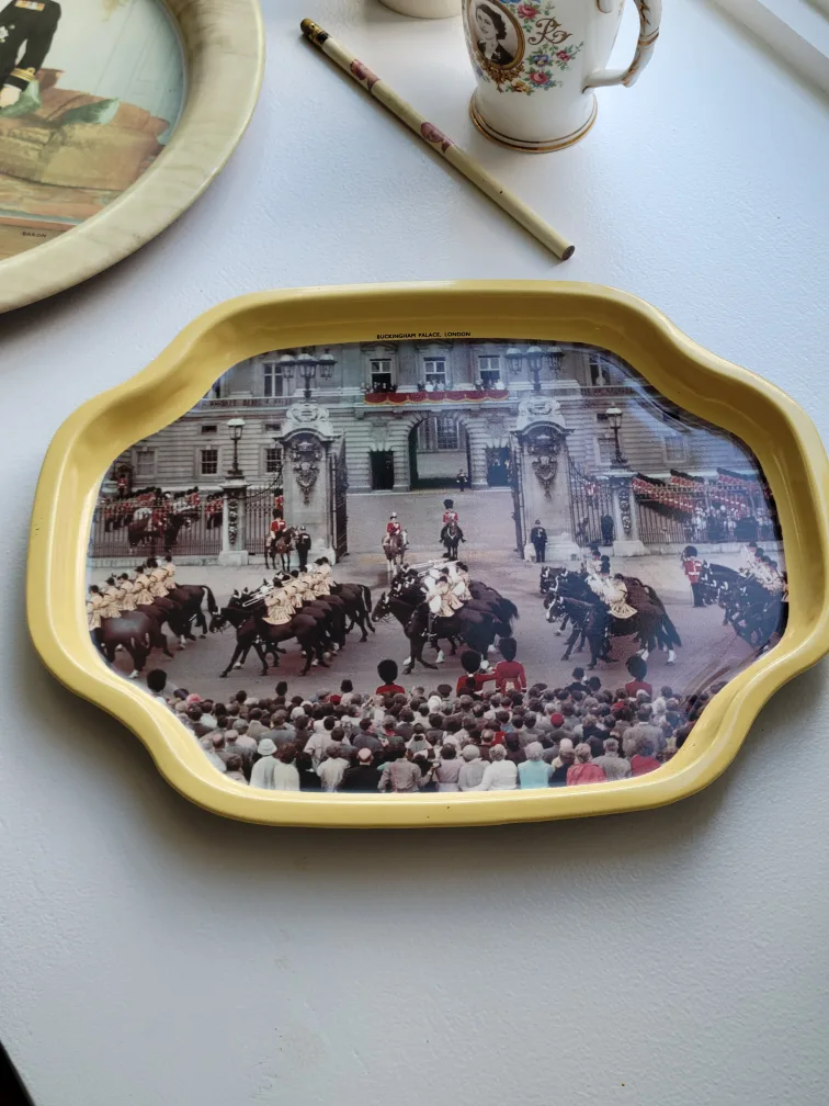 Queen Elizabeth II Coronation Souvenir Tins & Trays & cups image indicator(2)