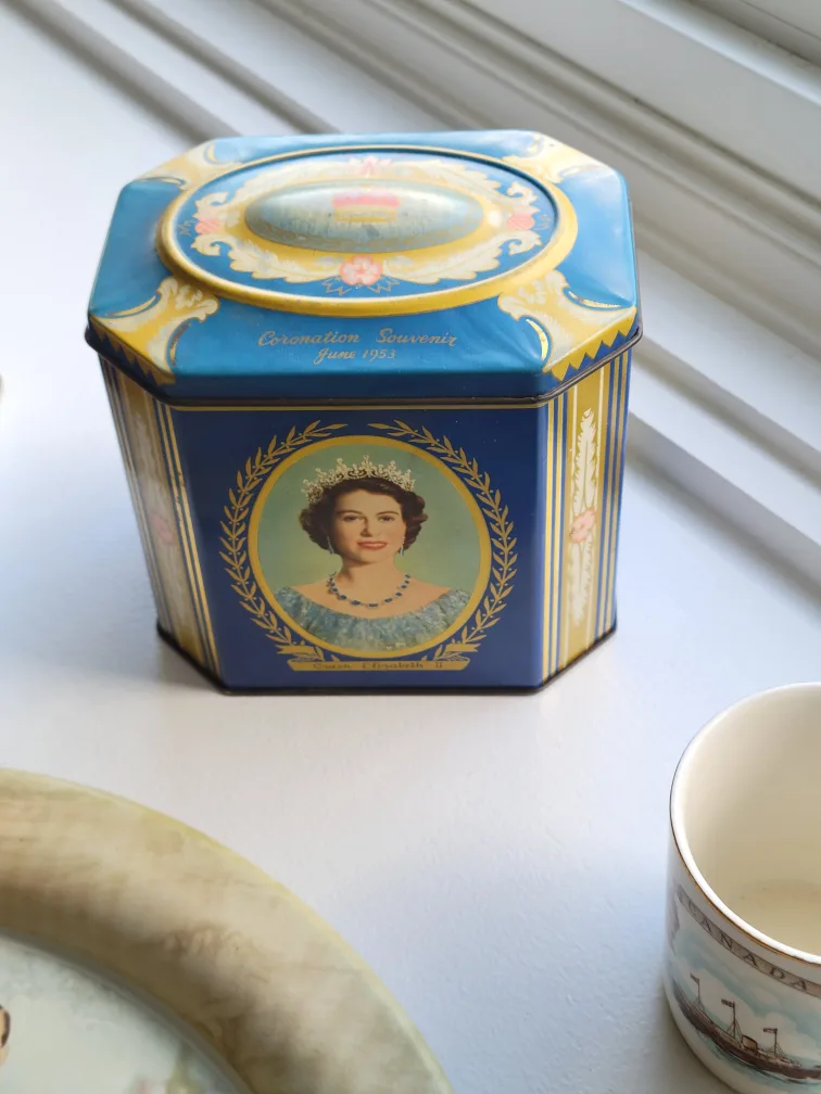 Queen Elizabeth II Coronation Souvenir Tins & Trays & cups image indicator(3)