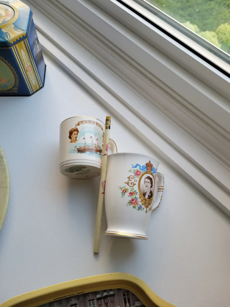 Queen Elizabeth II Coronation Souvenir Tins & Trays & cups image indicator(6)