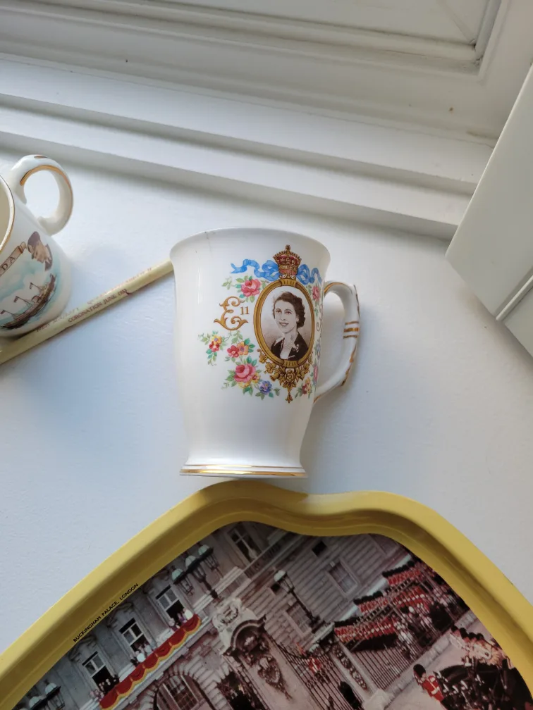 Queen Elizabeth II Coronation Souvenir Tins & Trays & cups image indicator(7)