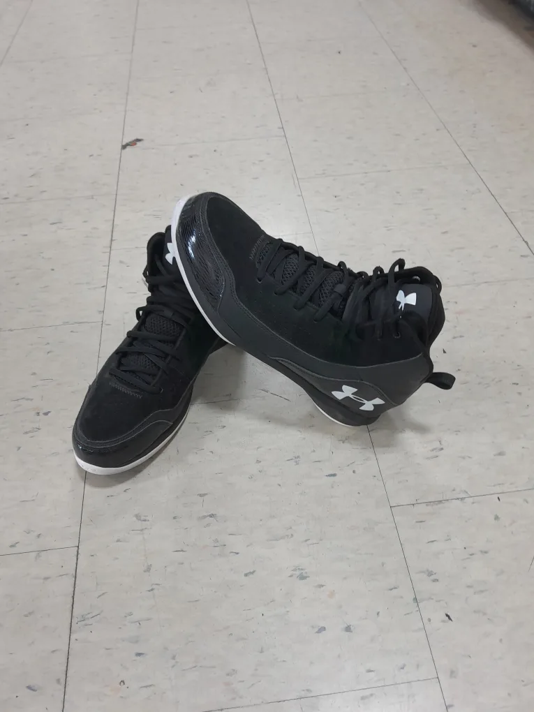 Under Armour Basketball Shoes - Black Size 11 thumbnail