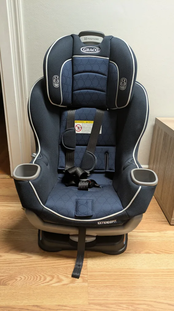 Graco Extend2Fit Convertible Car Seat thumbnail