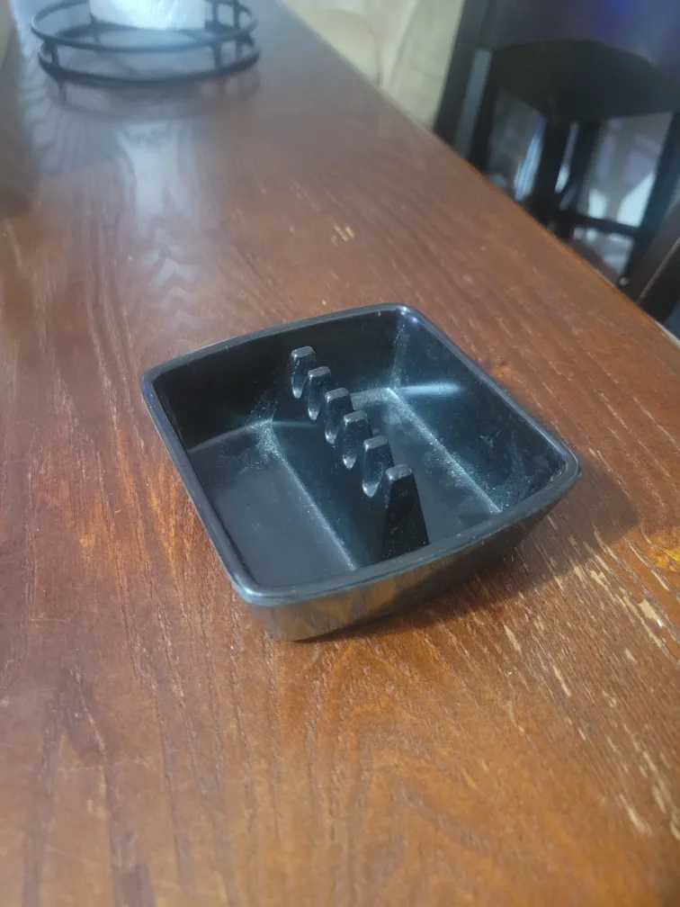 Black Plastic Ashtray image indicator(2)