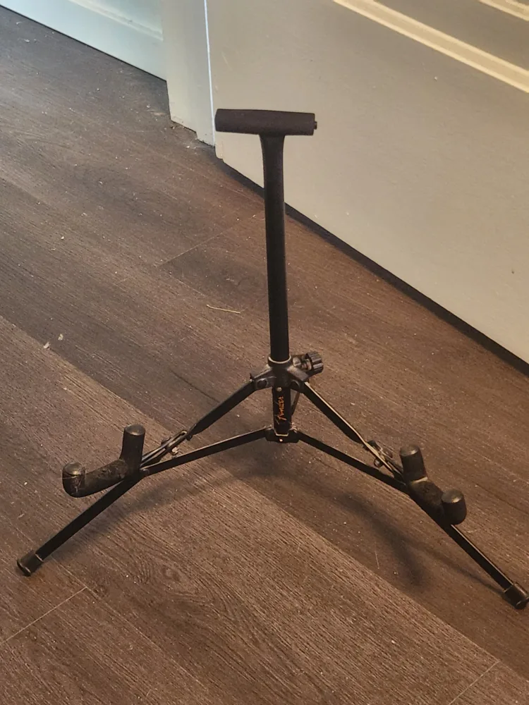 Fender Guitar Stand collapsible and portable thumbnail