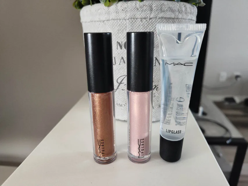 MAC Gilty Pleasure Lipgloss Trio - New image indicator(2)