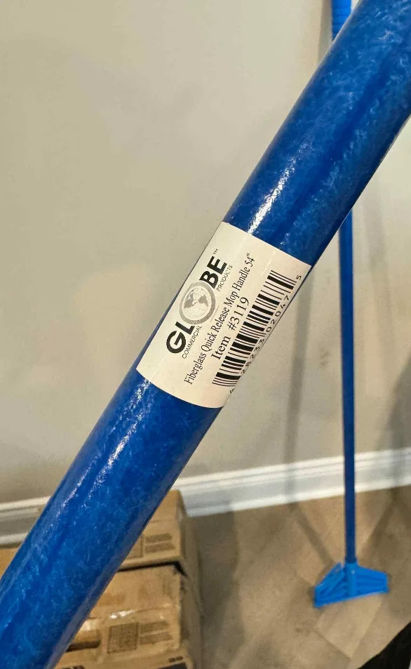 Globe Fiberglass Quick Release Mop Handle 54" image indicator(2)