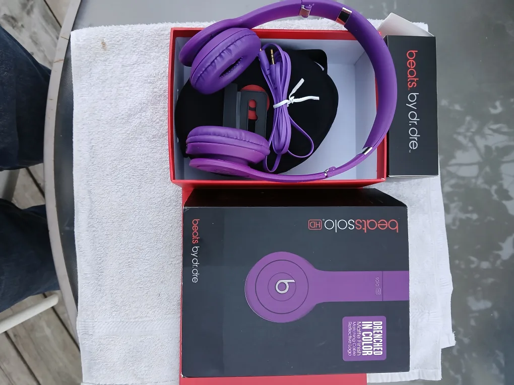 Beats Solo HD Purple Headphones with Box image indicator(5)
