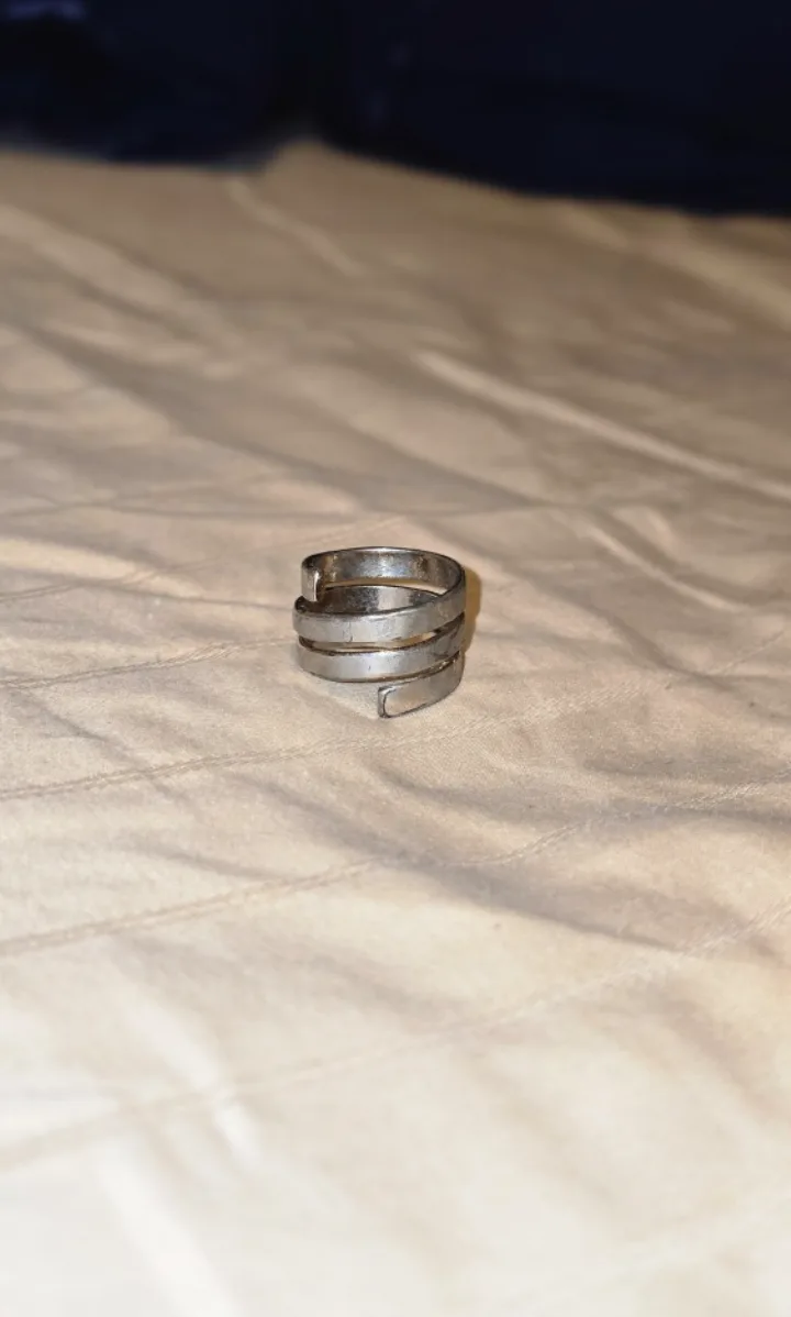 Silver Tone Spiral Ring thumbnail