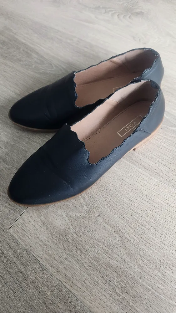 Stylish and comfy Yoki Black Flats - Size 8.5-9 thumbnail