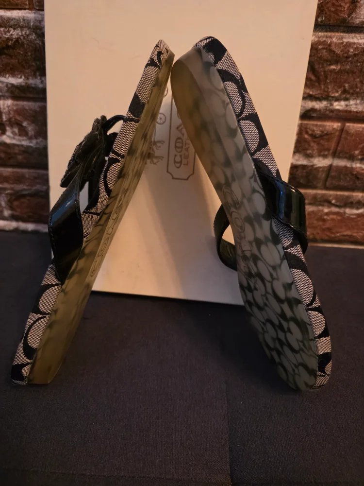 Coach Signature Flower Flip Flops - Size 8.5 image indicator(3)