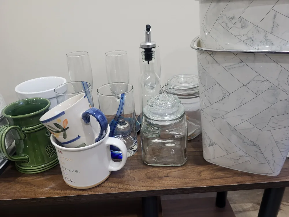 Various Kitchenware Items image indicator(2)