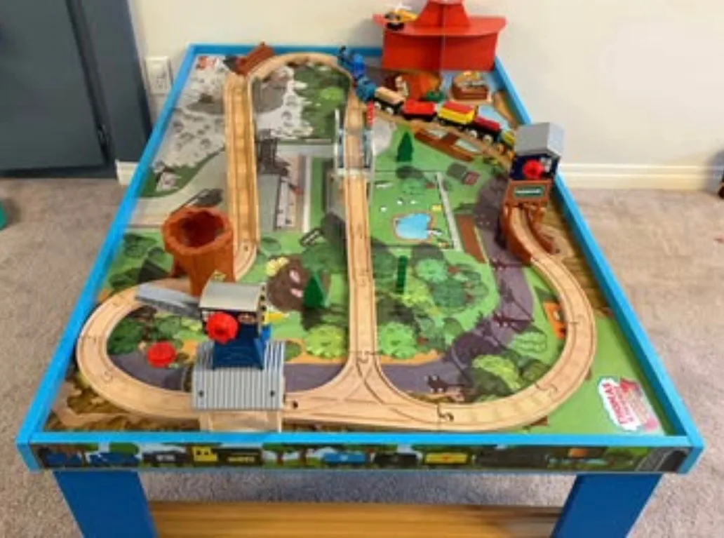 Thomas & Friends Train Table with Tracks image indicator(7)