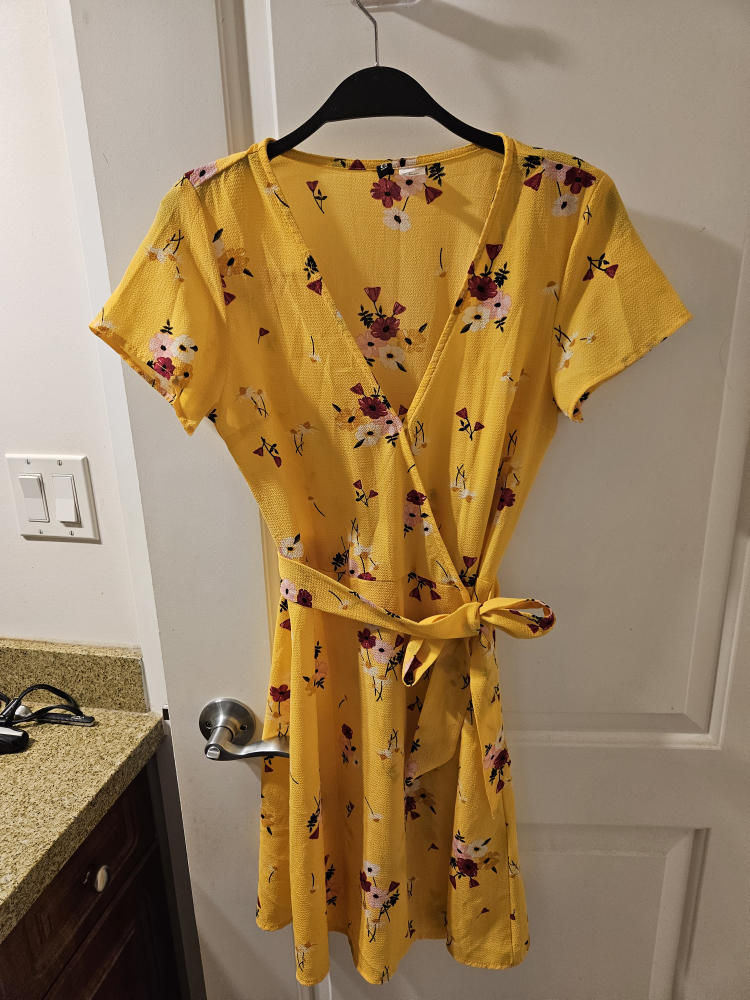 Yellow Floral Wrap Dress 🧡