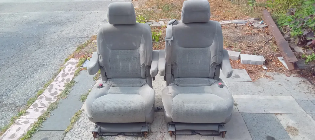 Pair of Grey Car Seats thumbnail