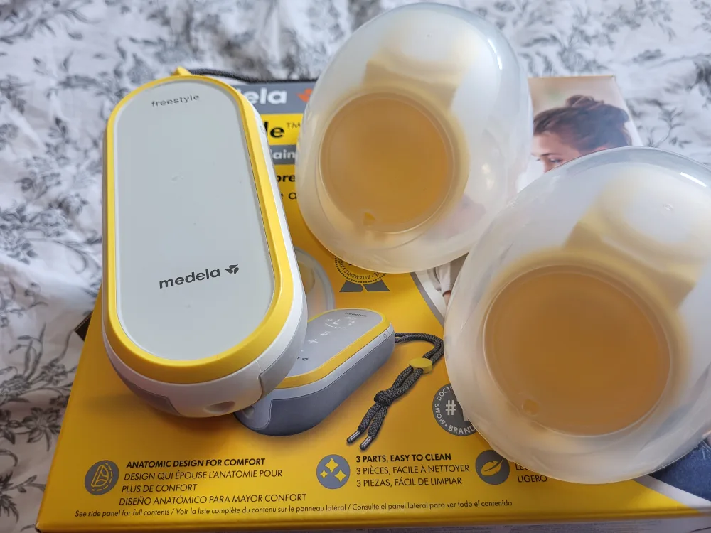 Medela Free Style Flex Handsfree Breast Pump thumbnail