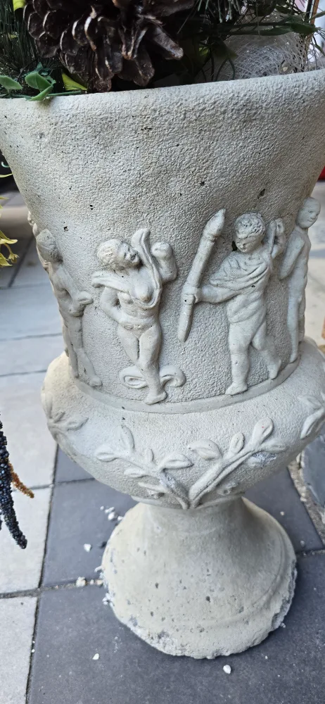 Antique Style Garden Urn image indicator(2)