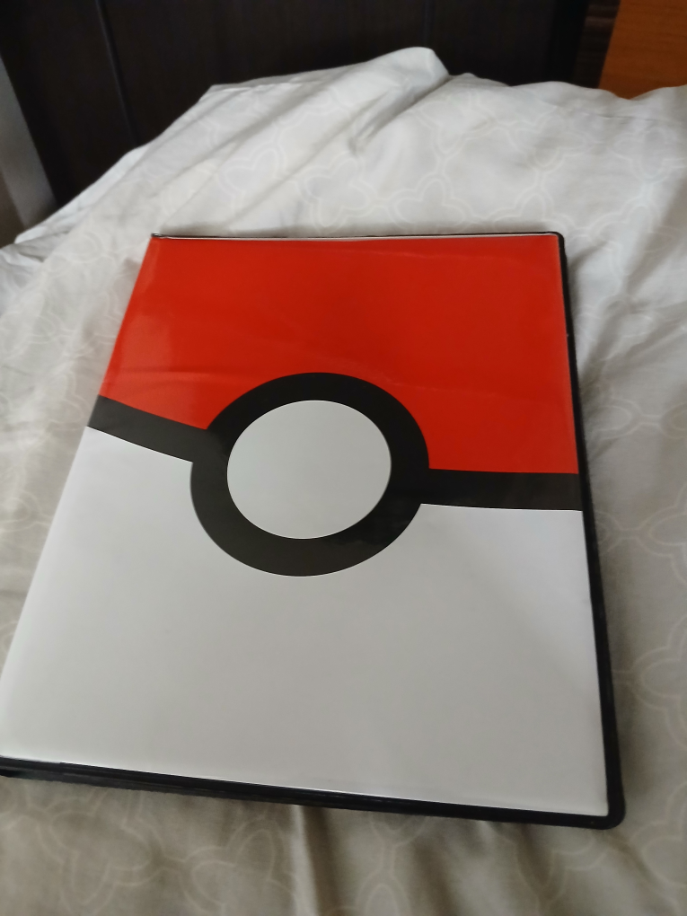Pokémon Trading Cards Binder