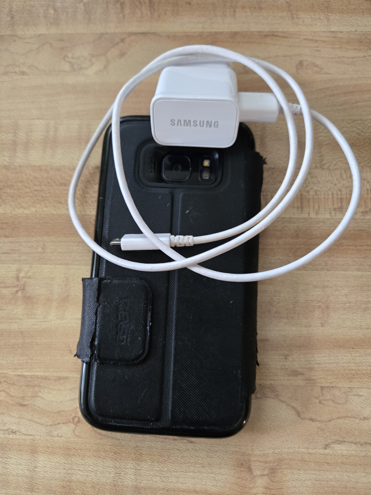 Samsung Galaxy S7 w/ Case & Charger - photo 4