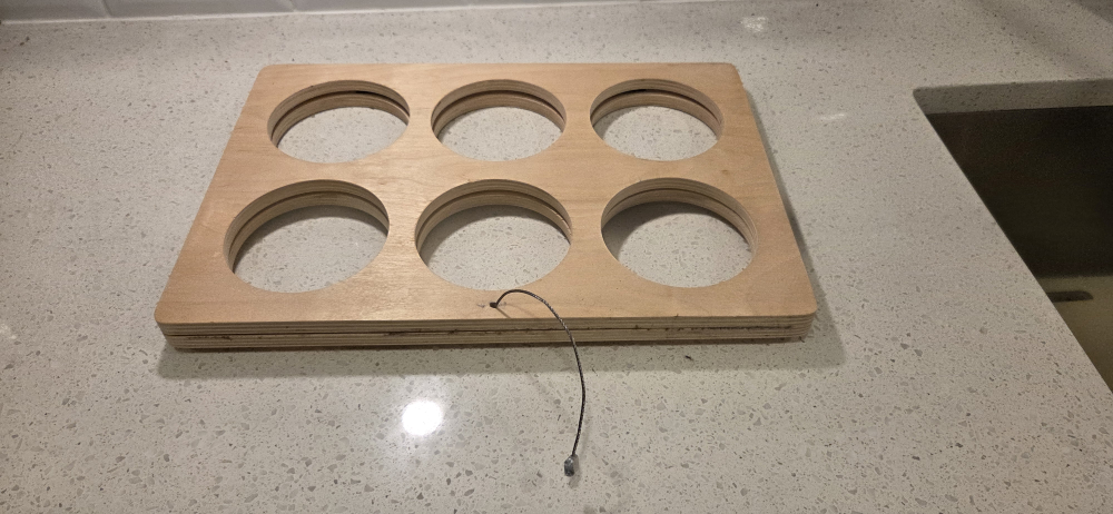 Wooden Wine Rack - Holds 6 Bottles - photo 2