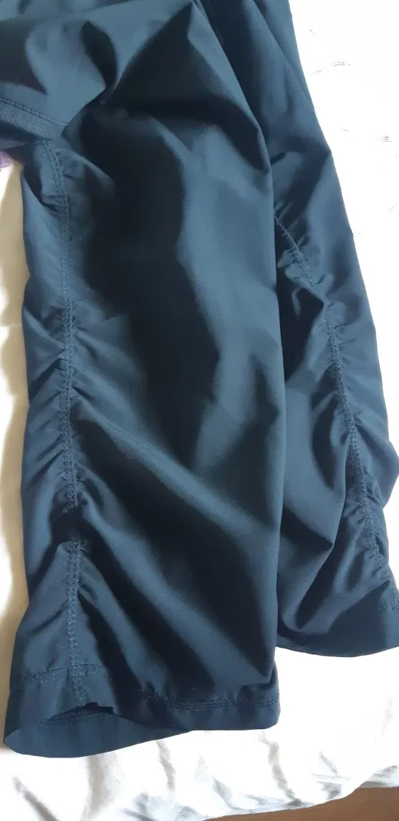 NEW Kirkland Signature Black Capri Pants - Size M image indicator(5)