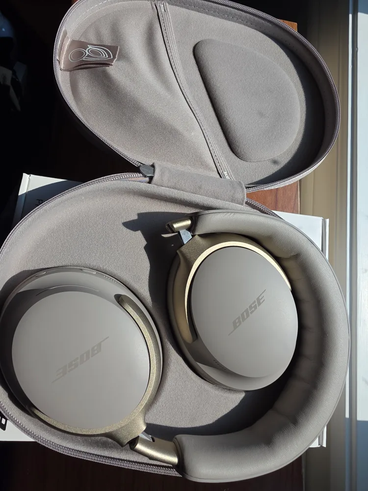Bose QuietComfort Ultra Sandstone Limited Edition Headphones image indicator(5)