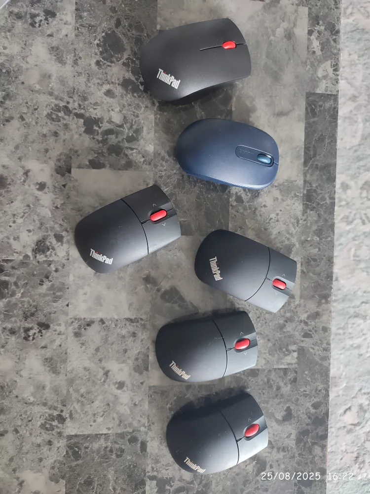 Lenovo ThinkPad Wireless Mouse - Black thumbnail