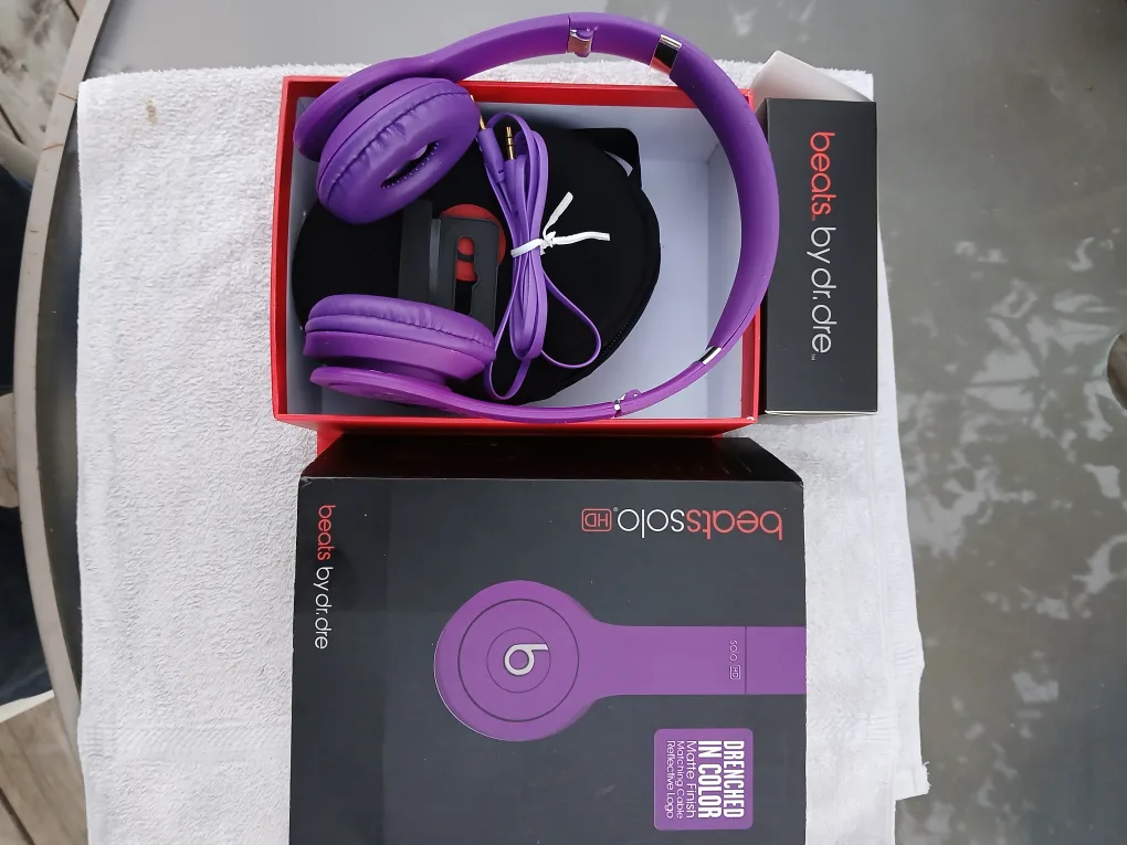 Beats Solo HD Purple Headphones with Box image indicator(3)