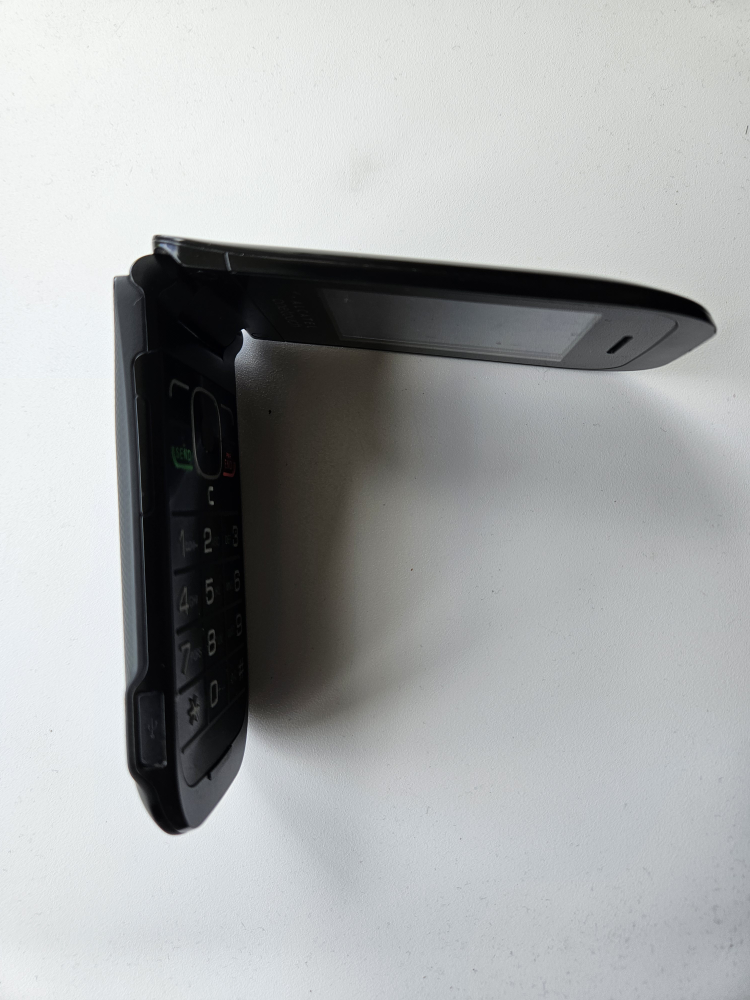Alcatel OneTouch Retro Flip Phone - photo 3