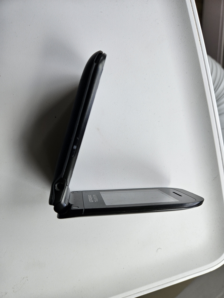 Alcatel OneTouch Retro Flip Phone - photo 4