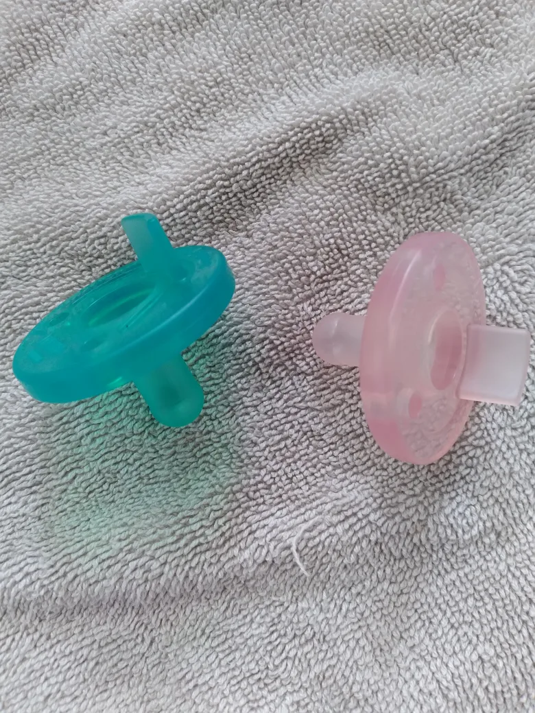 Two Avent Phillips Pacifiers- Brand new thumbnail
