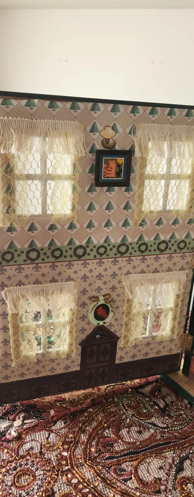 Musical Christmas Dollhouse image indicator(2)