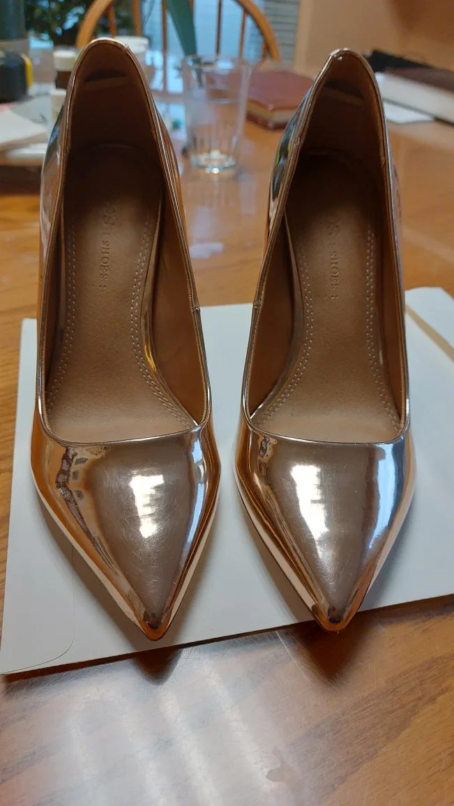 Almost new stiletto rose gold shoes image indicator(2)
