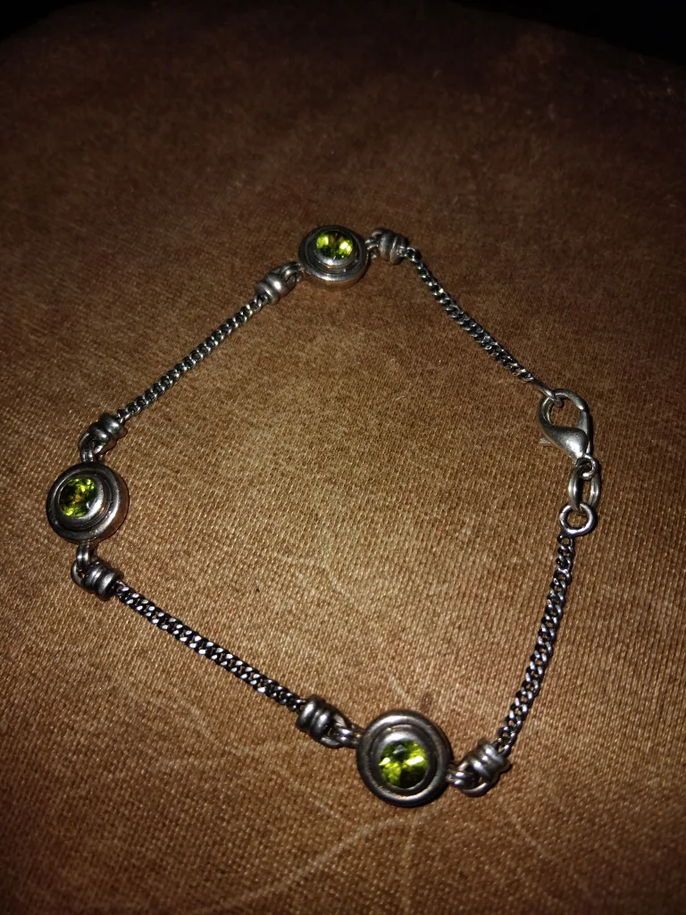 Vintage Bracelet with Green Stones image indicator(2)