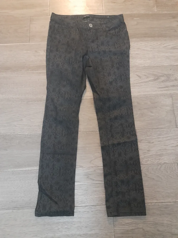 Brown Snakeskin Pattern Pants size 10 thumbnail