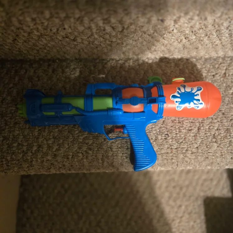 Large Water Gun thumbnail