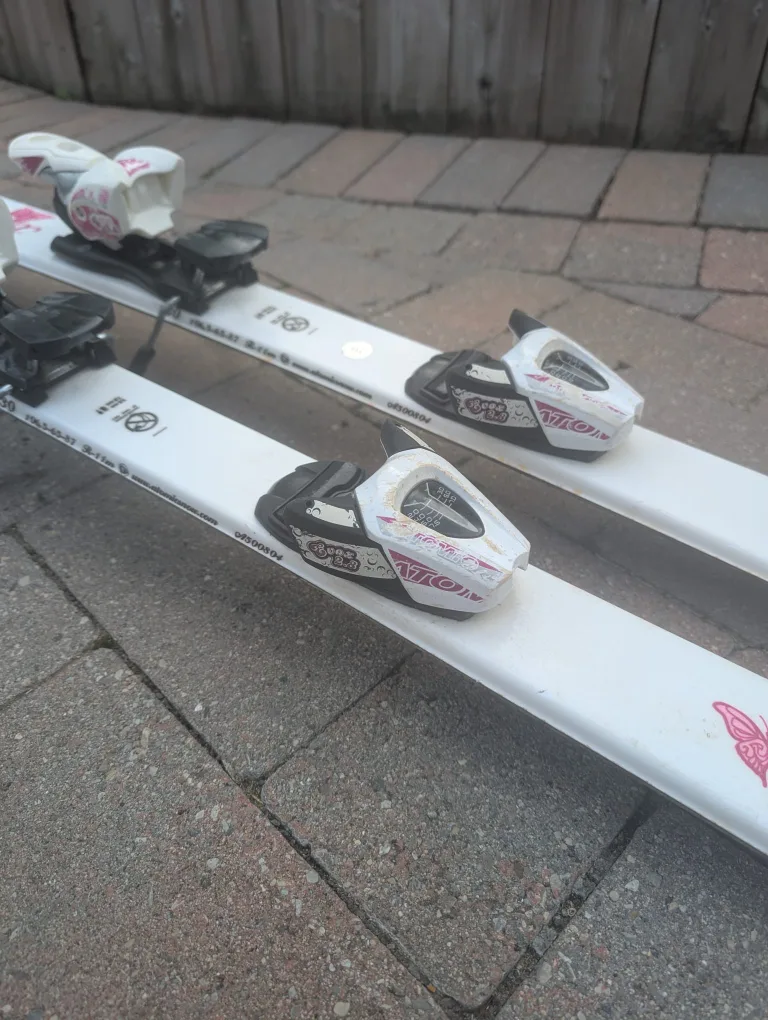 Girls Atomic Sweet Stuff Skis - Size 130 - pink and white image indicator(3)