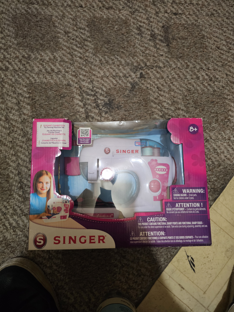 New Singer Elegant Chainstitch Toy Sewing Machine Set