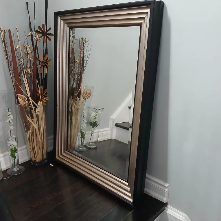 Large Framed Wall Mirror image indicator(2)