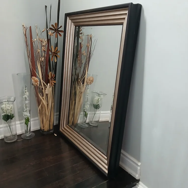 Large Framed Wall Mirror image indicator(3)