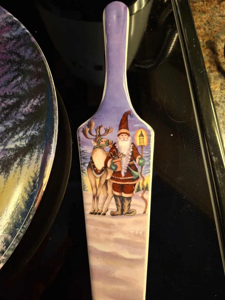 large ceramic christmas bowl ans server. image indicator(3)