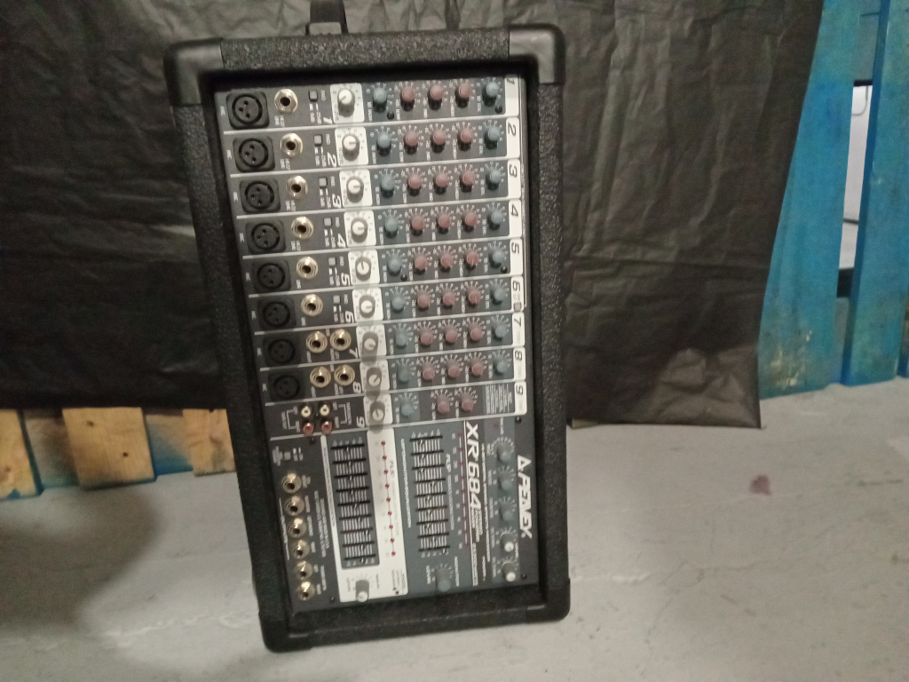 Peavey XR 684 Powered Mixer - photo 3