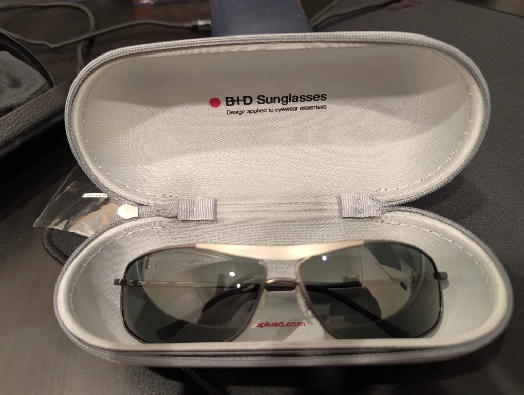 B+D Sunglasses Matte Gunmetal Polarized image indicator(2)