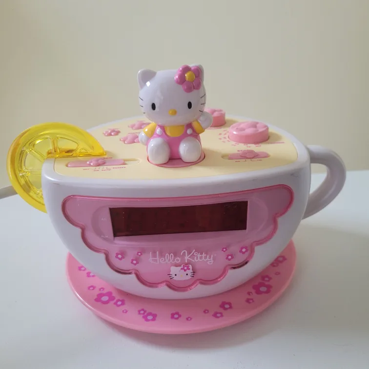Vintage Hello Kitty Alarm Clock With Radio