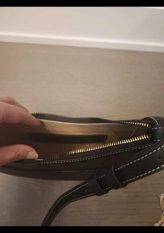 black half moon bag image indicator(2)