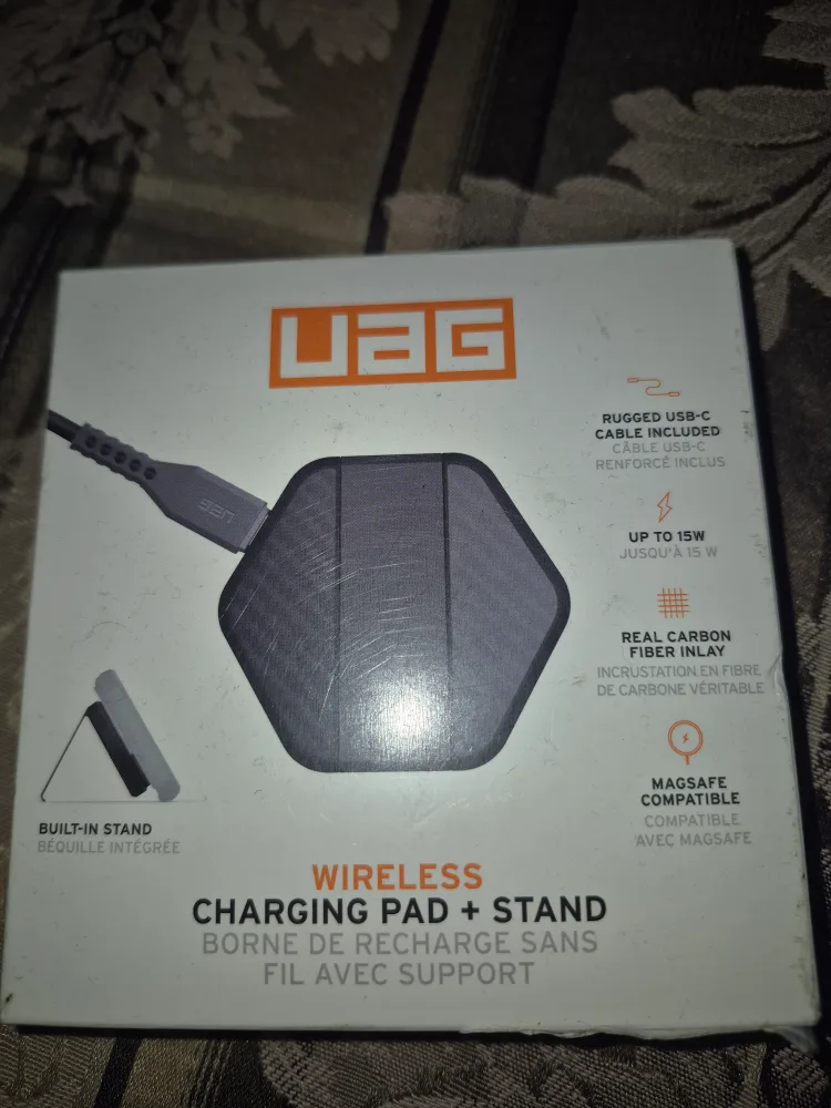 UAG Wireless Charging Pad + Stand thumbnail