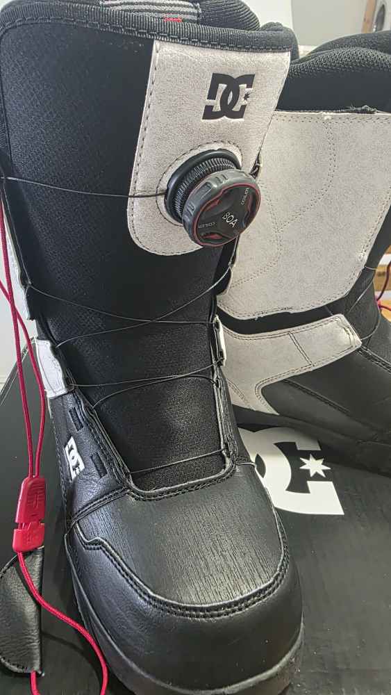 DC Scout Snowboard Boots - Men's US 8.0 - photo 3
