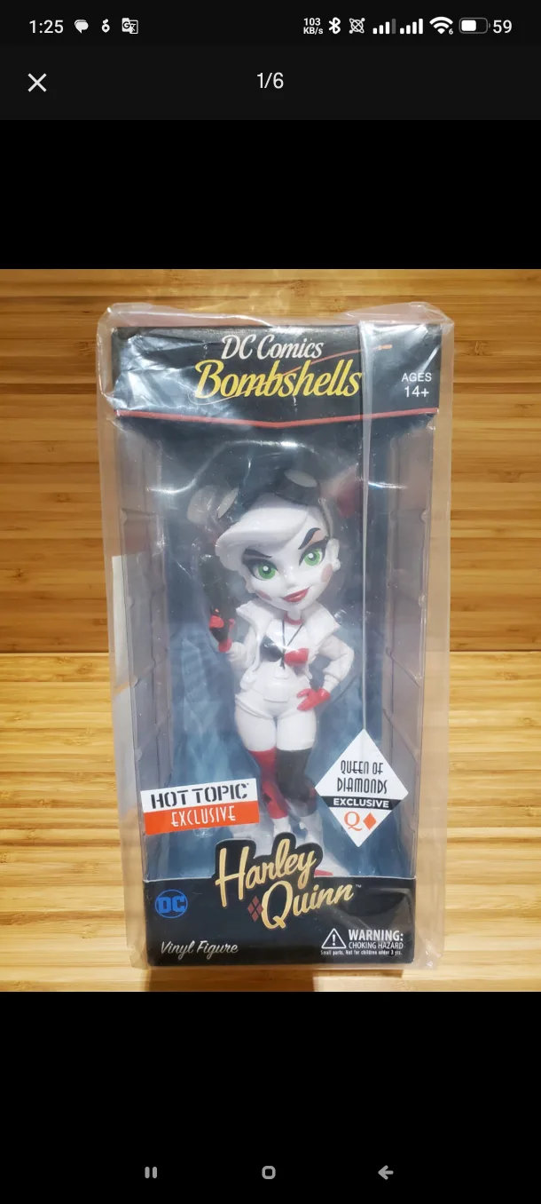 DC  Bombshells Harley Quinn Vinyl Figure -Queen of Diamonds thumbnail